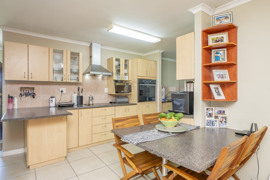 5 Bedroom Property for Sale in De Oude Spruit Western Cape
